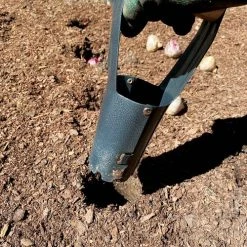 Yardworks® Wood Handle Bulb Planter 10 Yardworks® Wood Handle Bulb Planter -Yardworks shop 2653389 BulbPlanter 03 Hovering