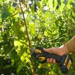 Yardworks™ 20-Volt Cordless Pruner -Yardworks shop 2673224 SC resize